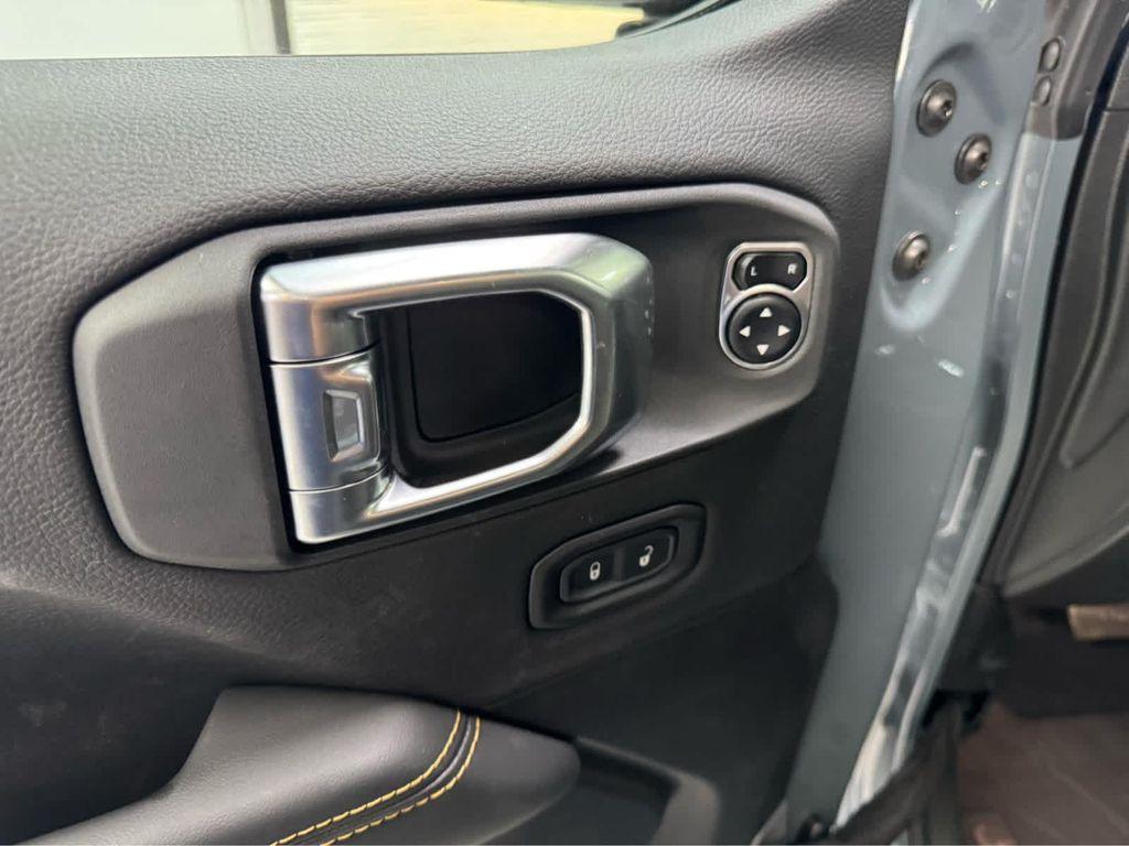 new 2025 Jeep Gladiator car, priced at $48,095