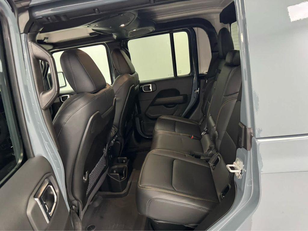 new 2025 Jeep Gladiator car, priced at $48,095