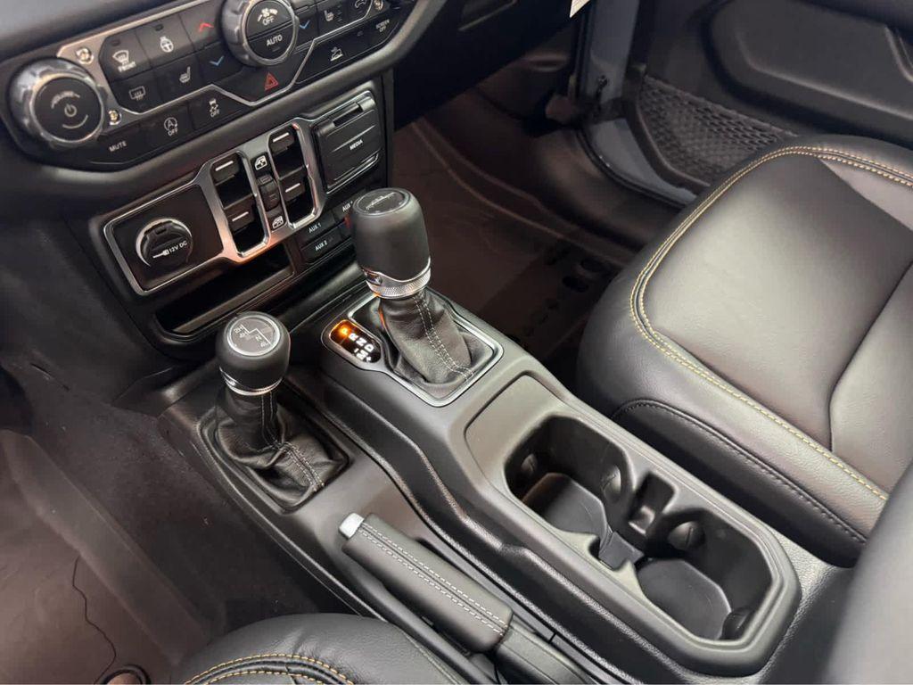 new 2025 Jeep Gladiator car, priced at $48,095