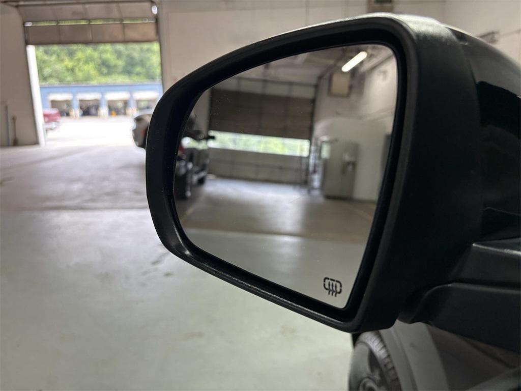 used 2023 Jeep Cherokee car, priced at $22,995