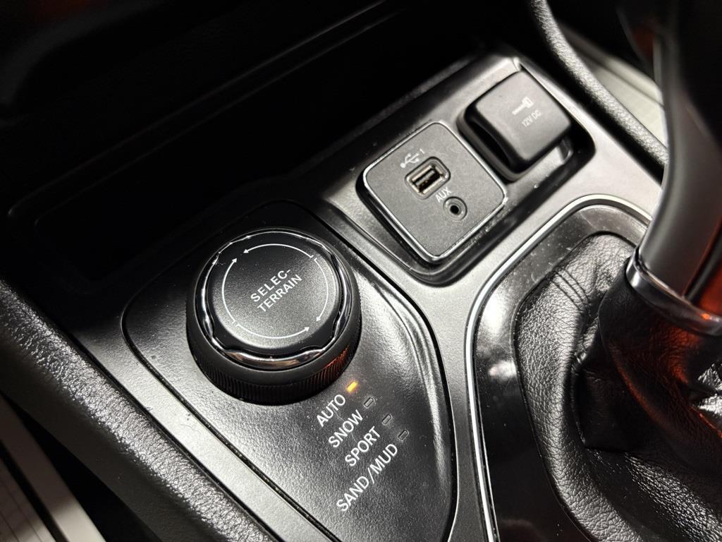 used 2023 Jeep Cherokee car, priced at $22,950