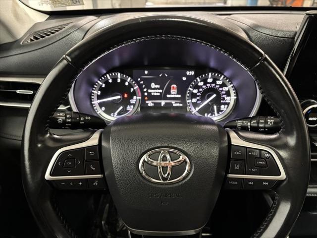 used 2022 Toyota Highlander car, priced at $32,500