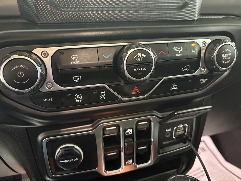 used 2023 Jeep Gladiator car, priced at $31,400