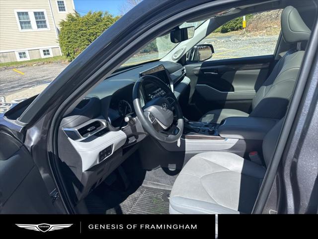 used 2022 Toyota Highlander car, priced at $42,998