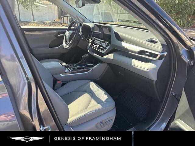 used 2022 Toyota Highlander car, priced at $42,998