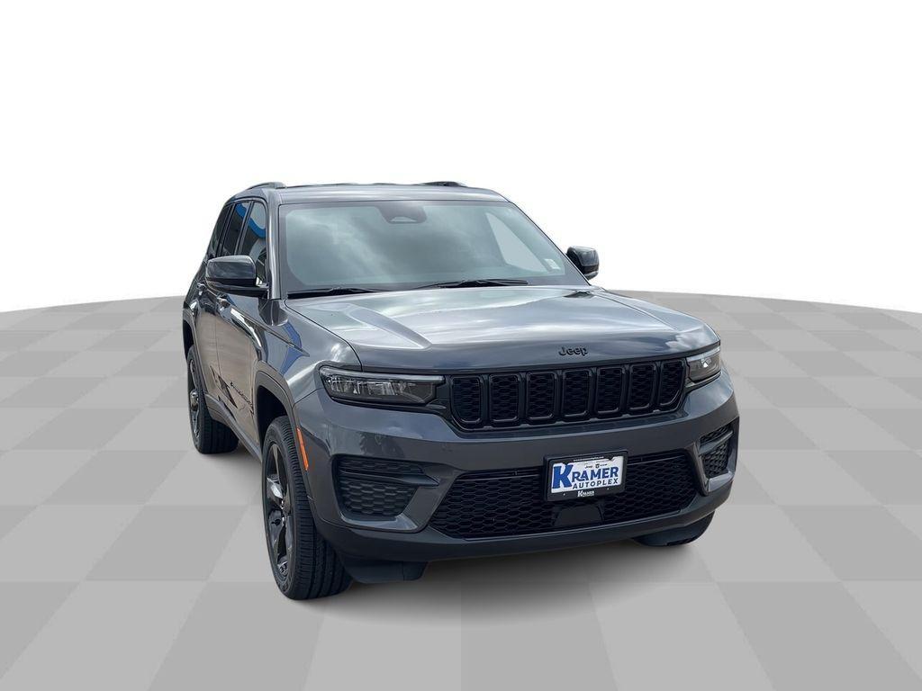 new 2025 Jeep Grand Cherokee car, priced at $39,675