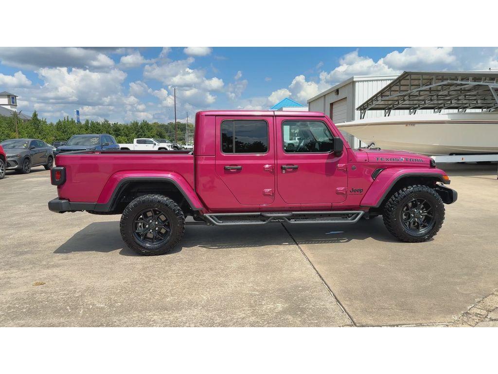 used 2024 Jeep Gladiator car, priced at $39,025