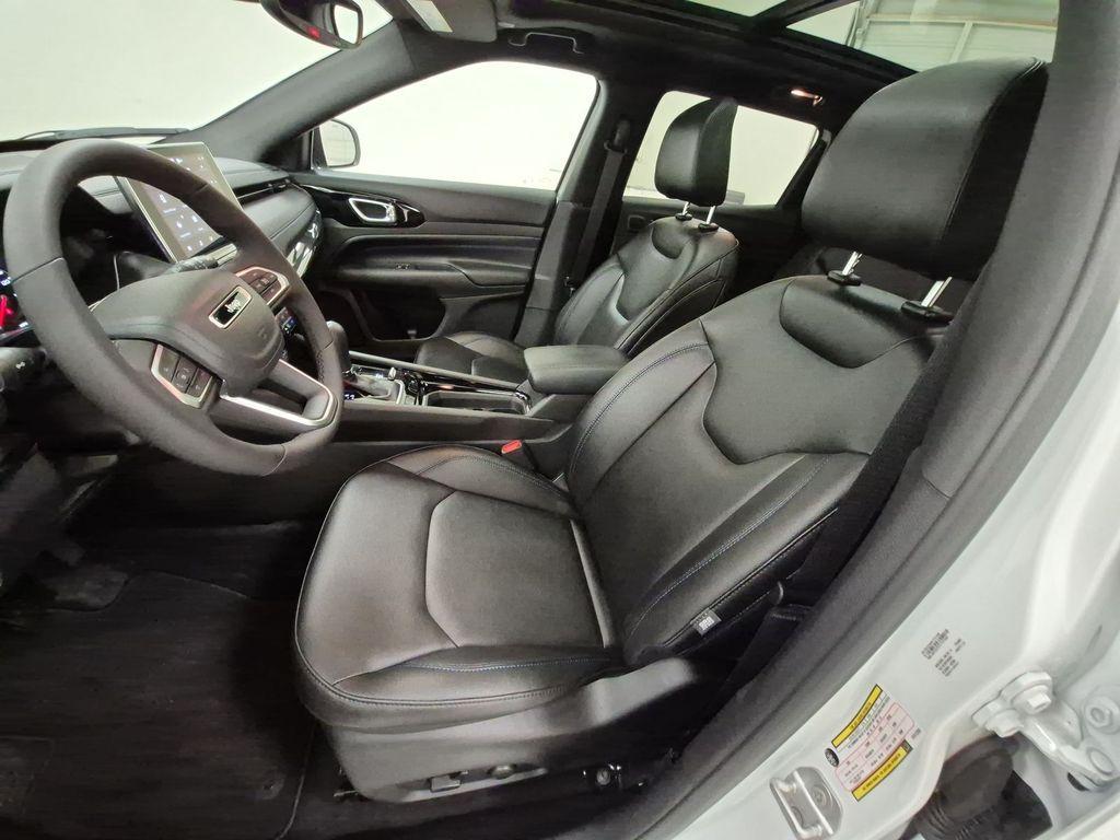 new 2025 Jeep Compass car, priced at $31,010
