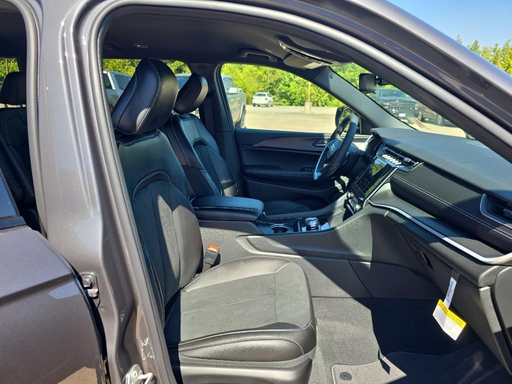 new 2025 Jeep Grand Cherokee L car, priced at $42,670