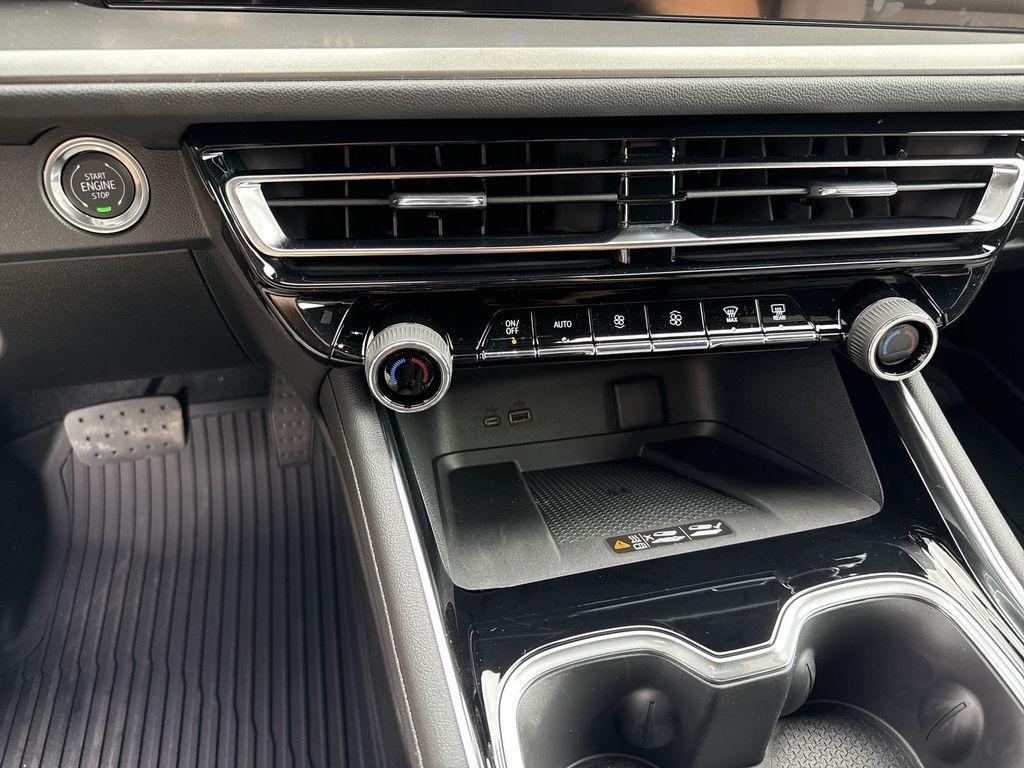 new 2025 Chevrolet Traverse car, priced at $40,965