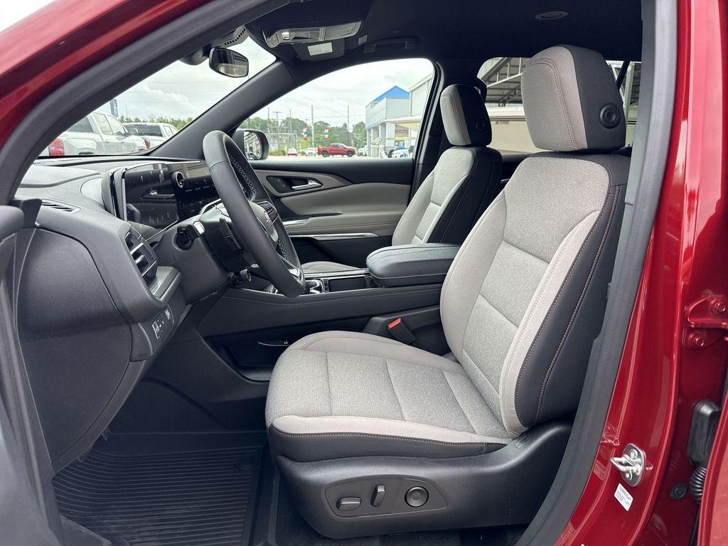 new 2025 Chevrolet Traverse car, priced at $40,965