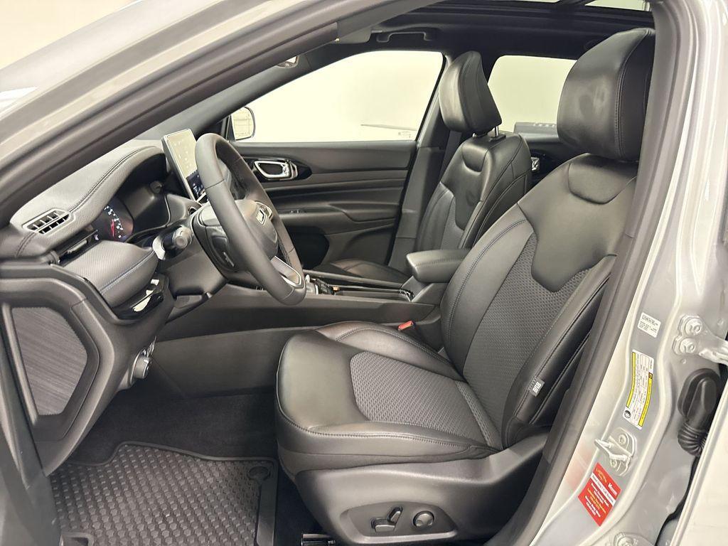 new 2025 Jeep Compass car, priced at $29,205