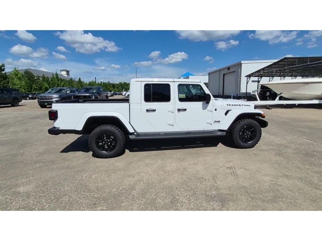 new 2025 Jeep Gladiator car, priced at $44,160