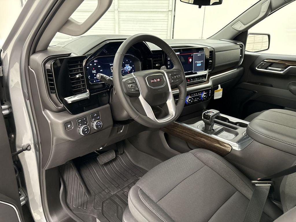 new 2025 GMC Sierra 1500 car, priced at $53,695