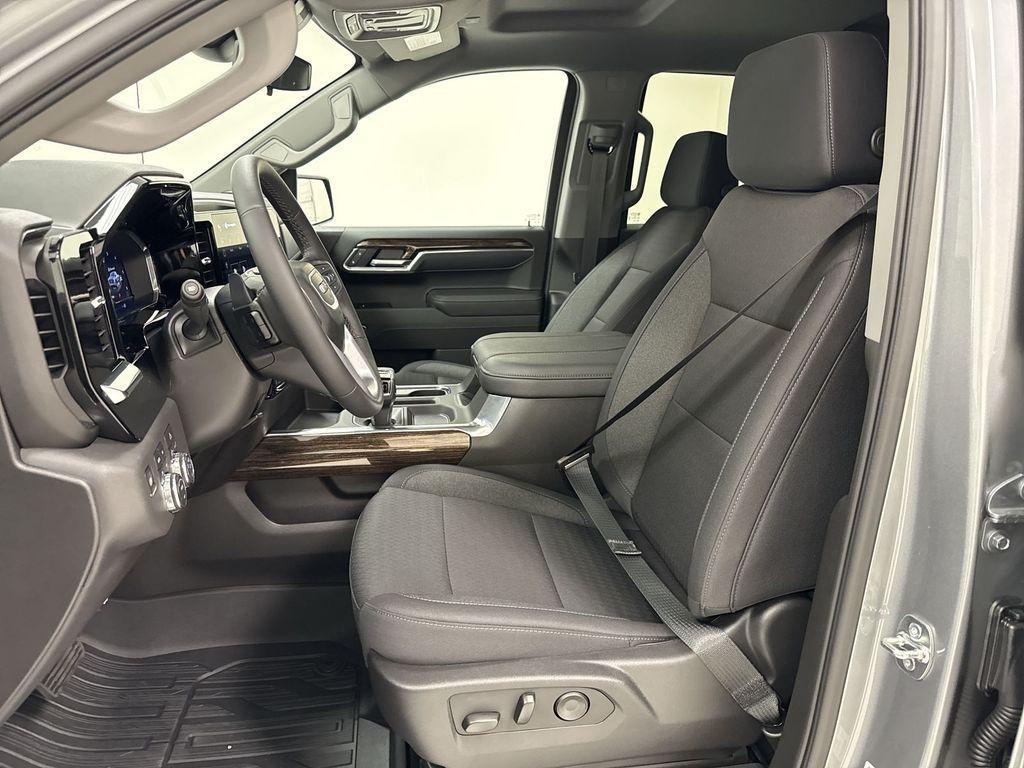 new 2025 GMC Sierra 1500 car, priced at $53,695