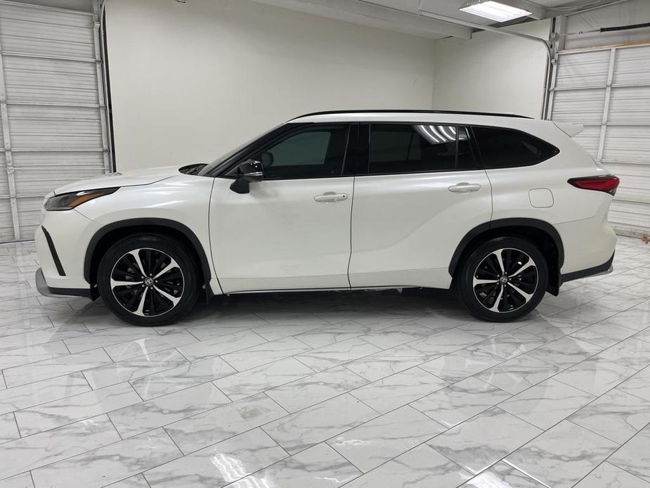 used 2021 Toyota Highlander car, priced at $32,900