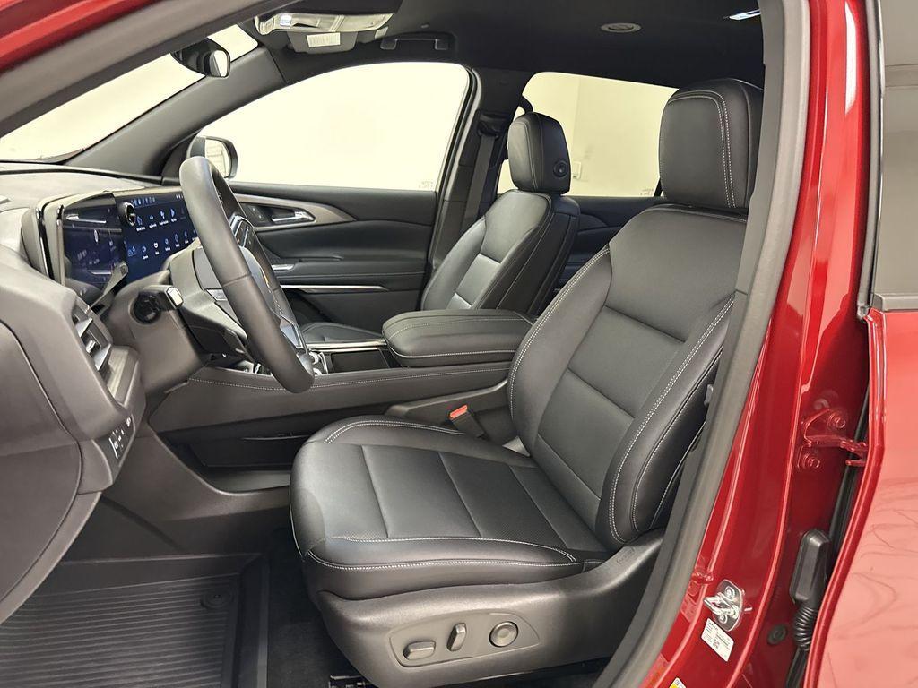 new 2025 Chevrolet Traverse car, priced at $42,175