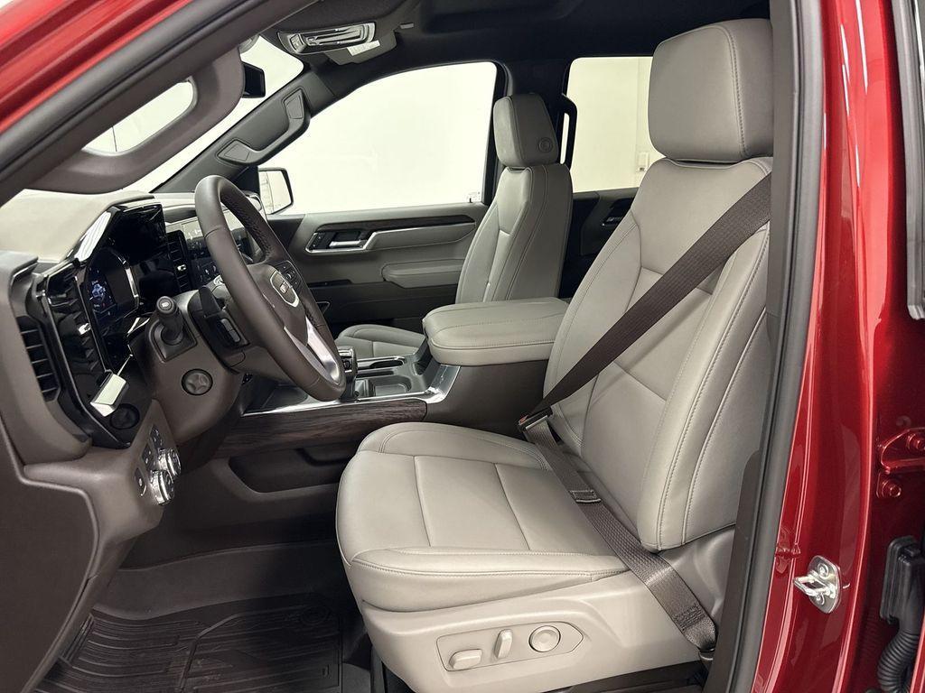 new 2025 GMC Sierra 1500 car, priced at $55,215