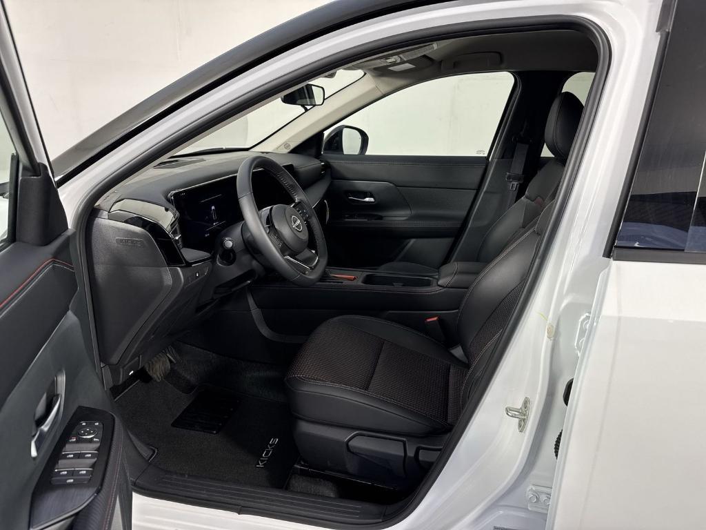 new 2025 Nissan Kicks car, priced at $24,031