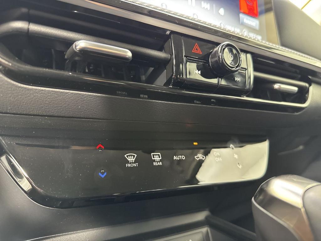 new 2025 Nissan Kicks car, priced at $24,031