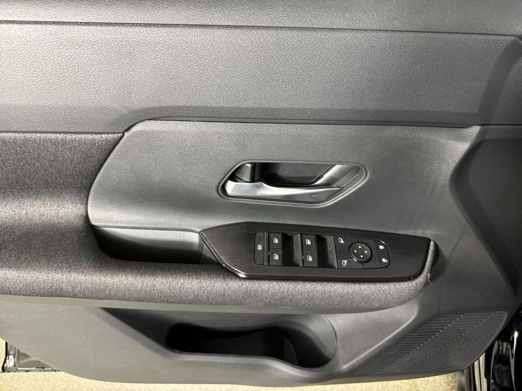 new 2025 Nissan Kicks car, priced at $21,184