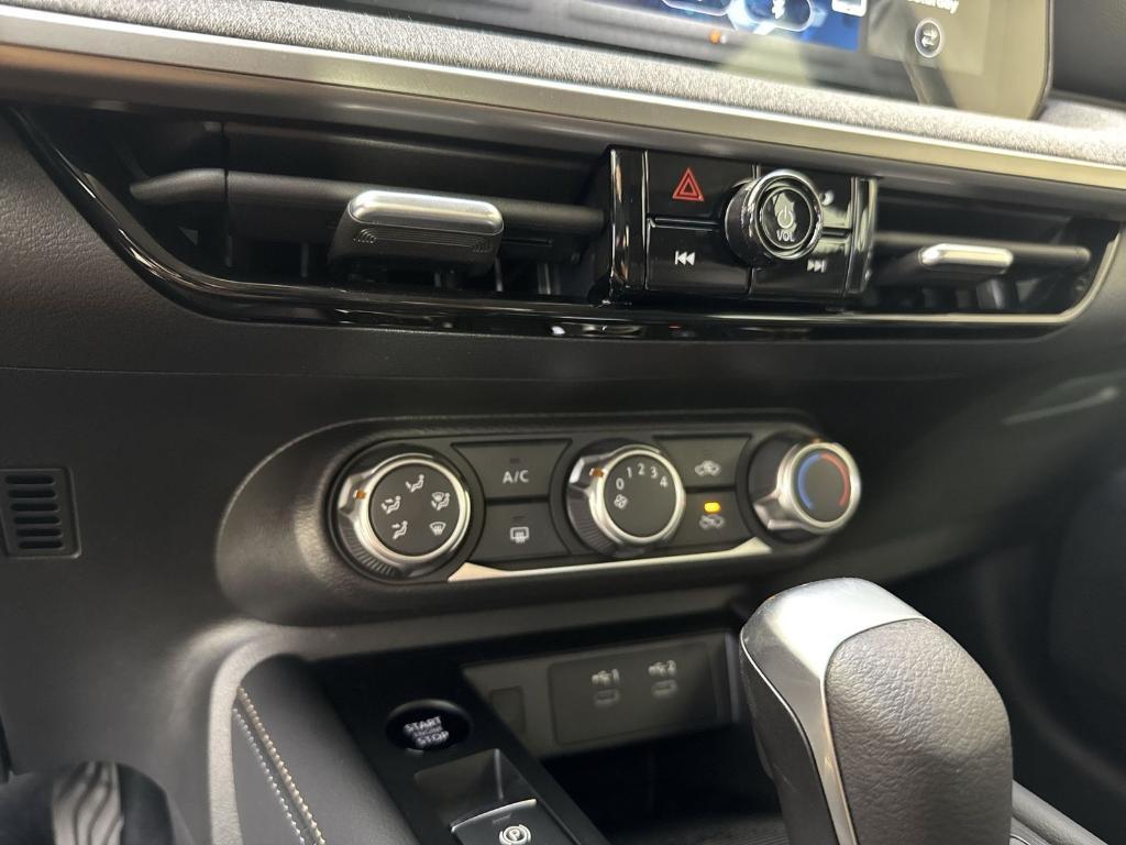 new 2025 Nissan Kicks car, priced at $22,684