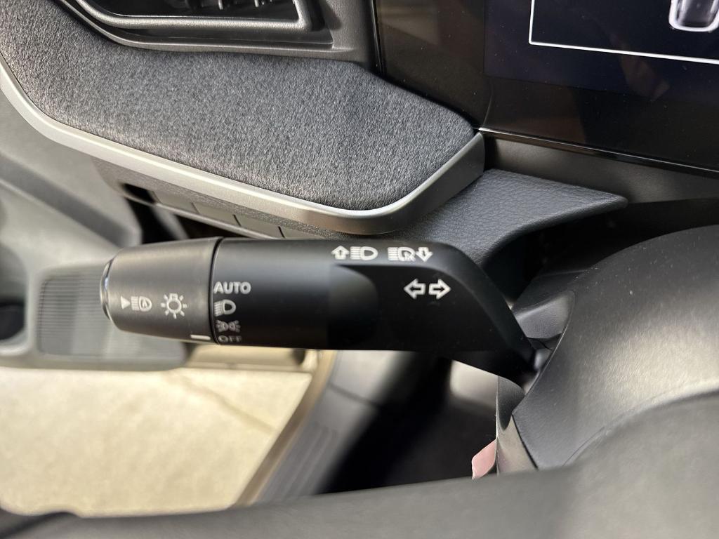 new 2025 Nissan Kicks car, priced at $22,684