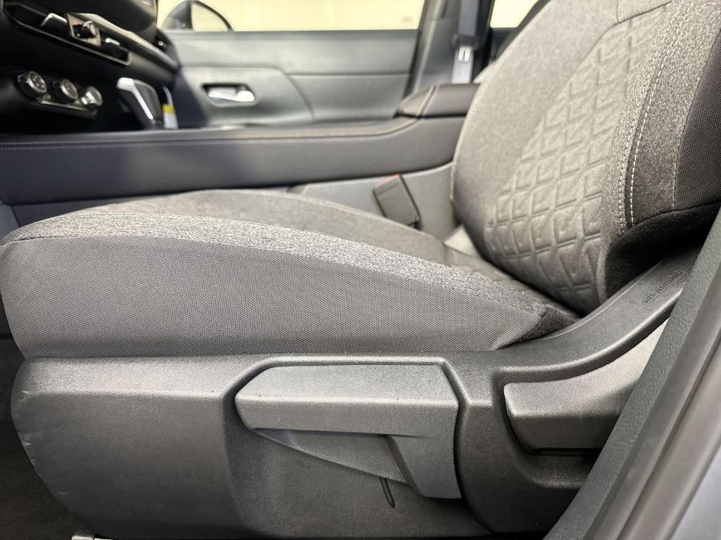 new 2025 Nissan Kicks car, priced at $21,184