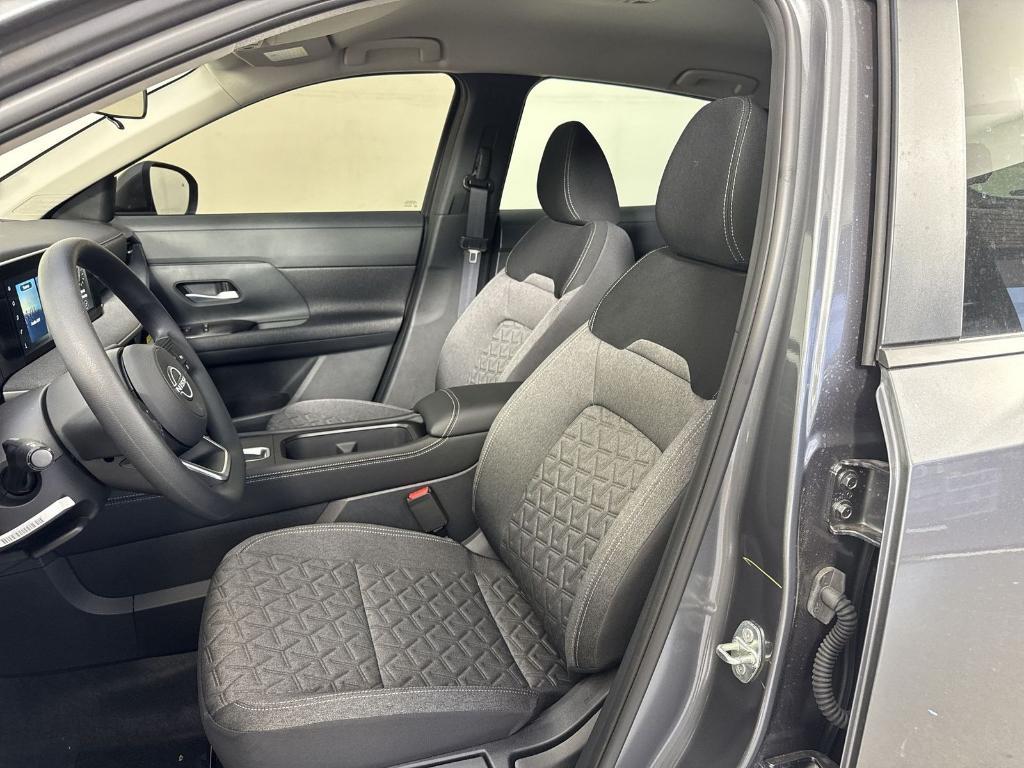 new 2025 Nissan Kicks car, priced at $21,184