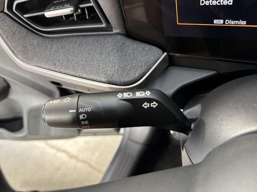 new 2025 Nissan Kicks car, priced at $21,184