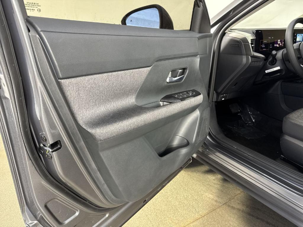 new 2025 Nissan Kicks car, priced at $21,184