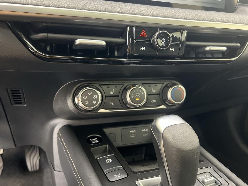 new 2025 Nissan Kicks car, priced at $22,671