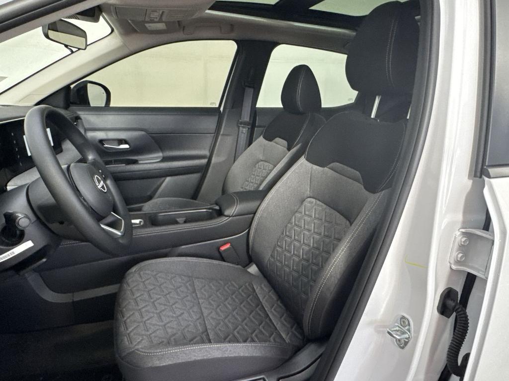 new 2025 Nissan Kicks car, priced at $23,379