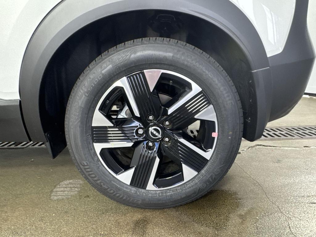 new 2025 Nissan Kicks car, priced at $23,379