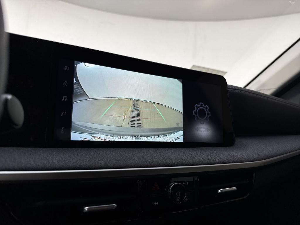 new 2025 Nissan Kicks car, priced at $21,184