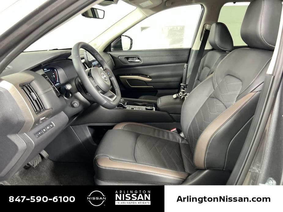 new 2025 Nissan Pathfinder car, priced at $46,281