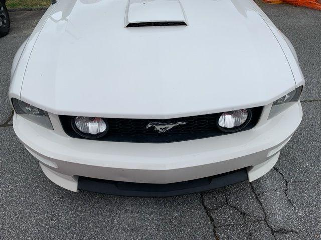 used 2008 Ford Mustang car