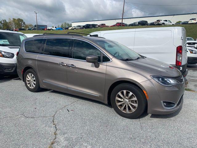 used 2017 Chrysler Pacifica car, priced at $9,985