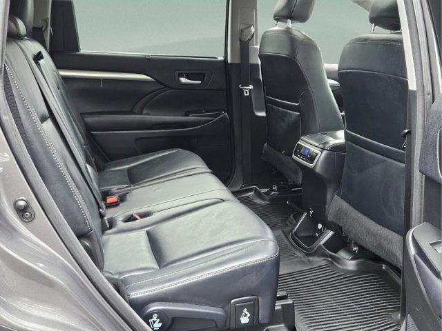 used 2016 Toyota Highlander car, priced at $21,082