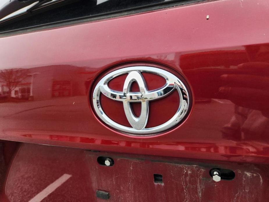 used 2022 Toyota Highlander car, priced at $35,382