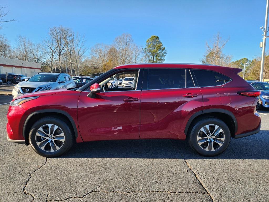 used 2022 Toyota Highlander car, priced at $35,382