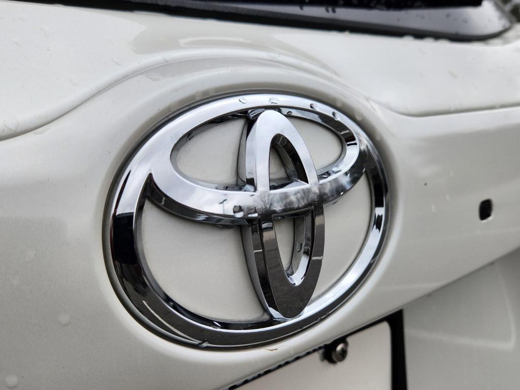 used 2016 Toyota Highlander car, priced at $19,915