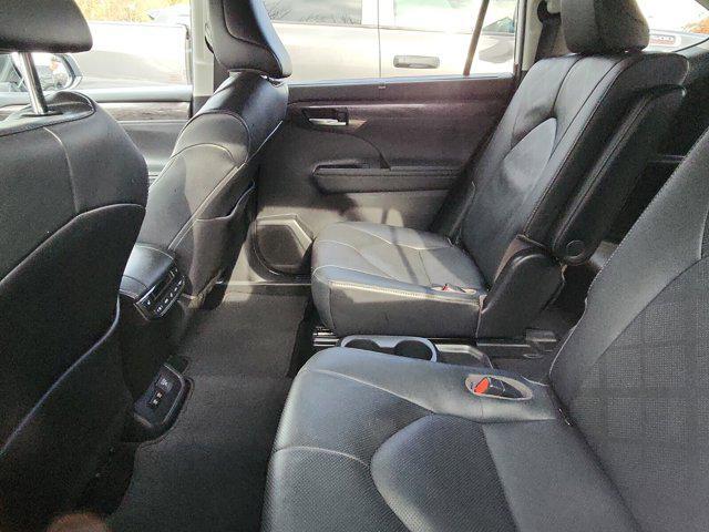 used 2020 Toyota Highlander Hybrid car, priced at $36,701