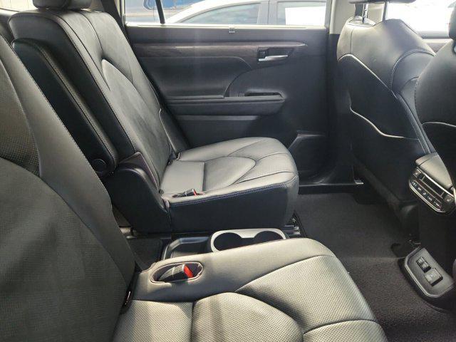 used 2020 Toyota Highlander Hybrid car, priced at $36,701