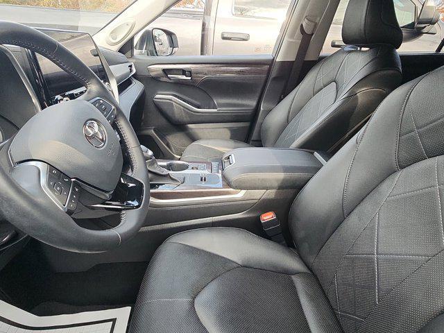 used 2020 Toyota Highlander Hybrid car, priced at $36,701