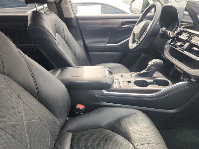 used 2020 Toyota Highlander Hybrid car, priced at $36,701