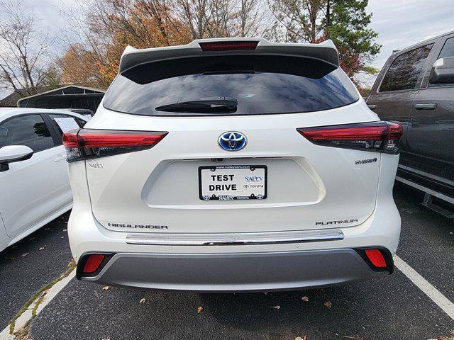 used 2020 Toyota Highlander Hybrid car, priced at $36,701