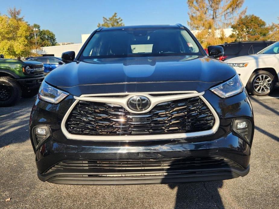 used 2021 Toyota Highlander car, priced at $34,260