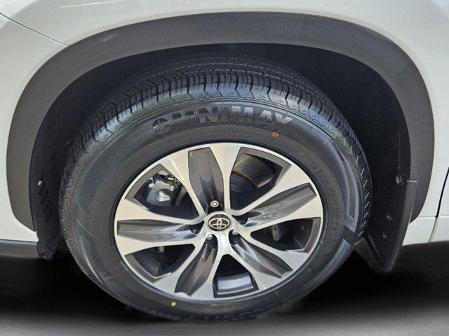 used 2023 Toyota Highlander car, priced at $40,020