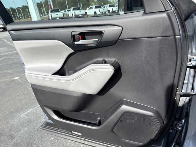 used 2023 Toyota Highlander car